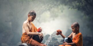 Jak zrobić płyn do czyszczenia biżuterii?