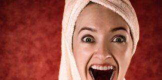 Czy zęby mogą same się wyprostować?