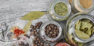 Dlaczego pieprz w wodzie ucieka od mydła?