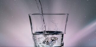 Co to znaczy jak szklanka sama pęknie?