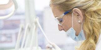 Fartuchy ochronne do gabinetu stomatologicznego